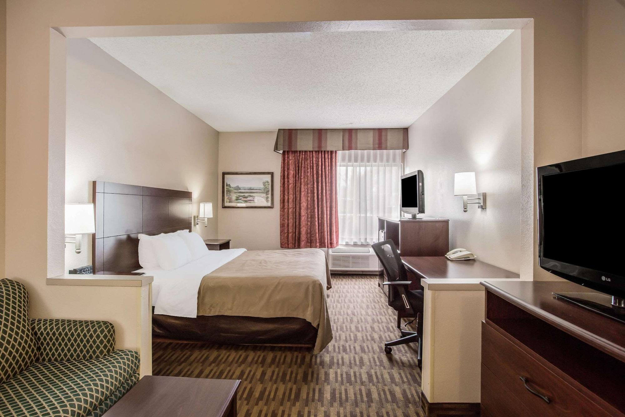 Quality Inn & Suites Lawrence - University Area מראה חיצוני תמונה
