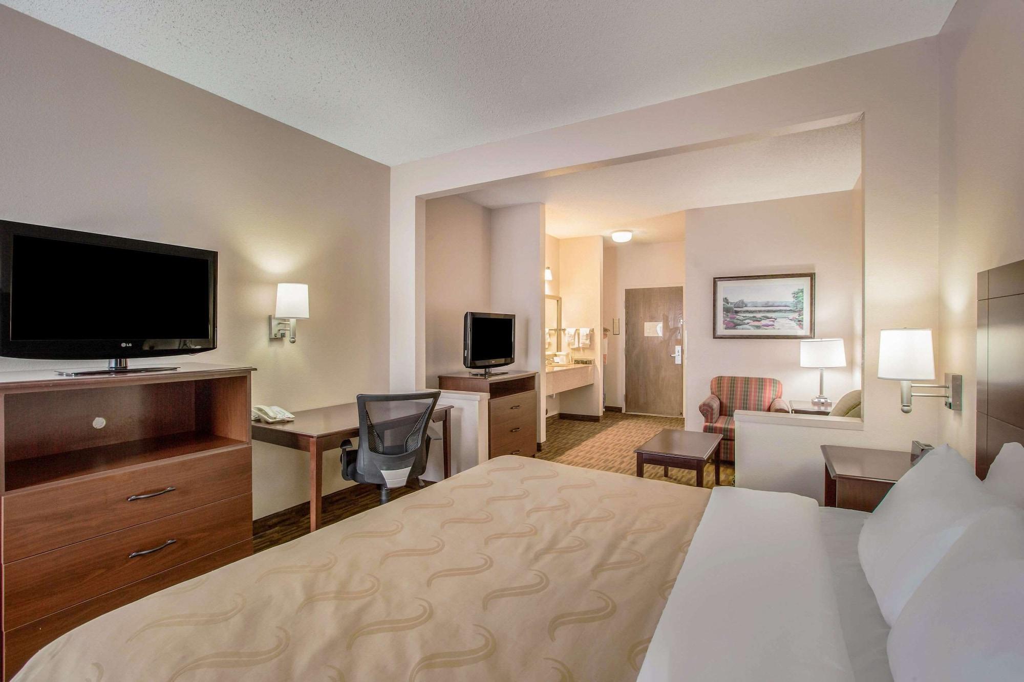 Quality Inn & Suites Lawrence - University Area מראה חיצוני תמונה