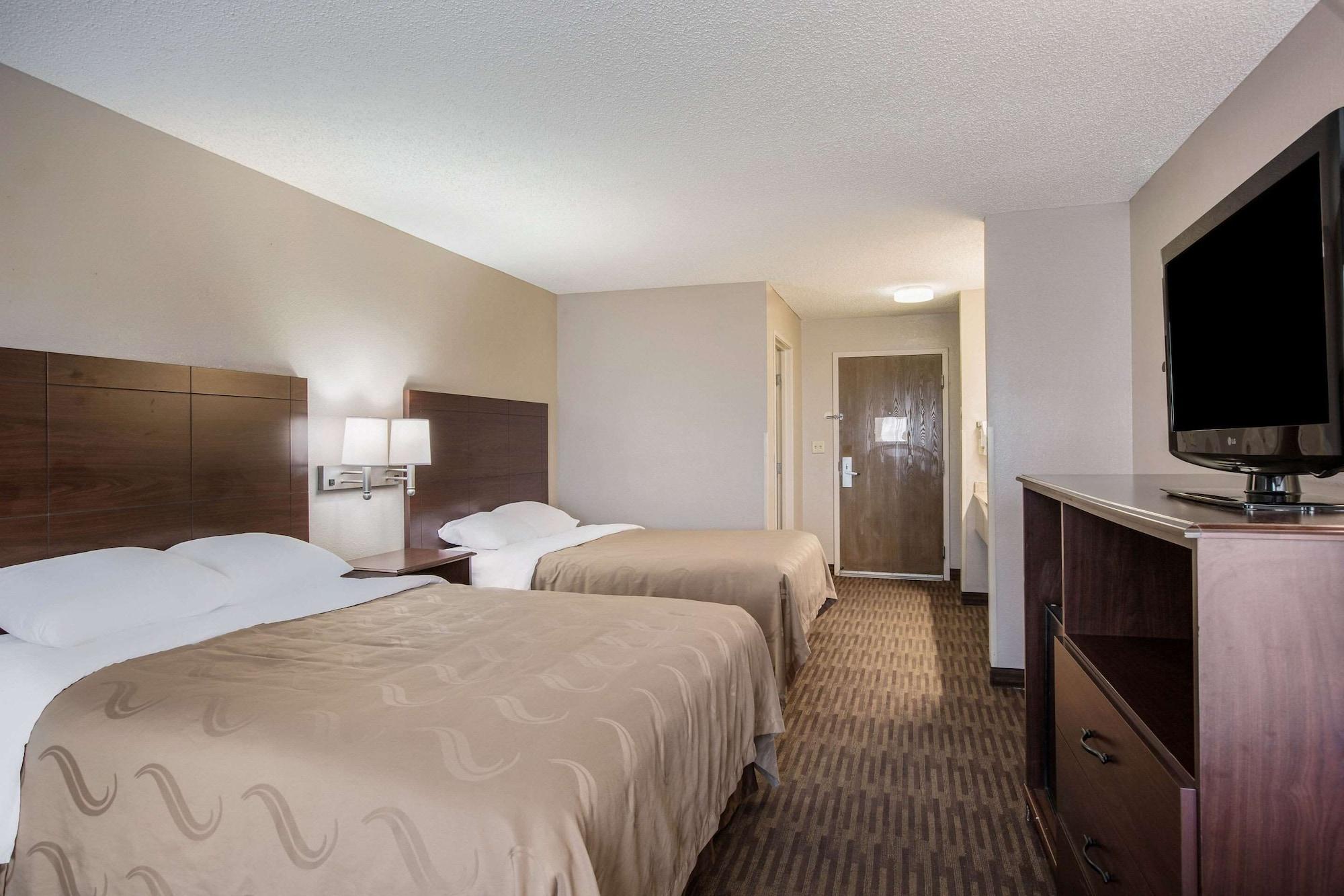 Quality Inn & Suites Lawrence - University Area מראה חיצוני תמונה