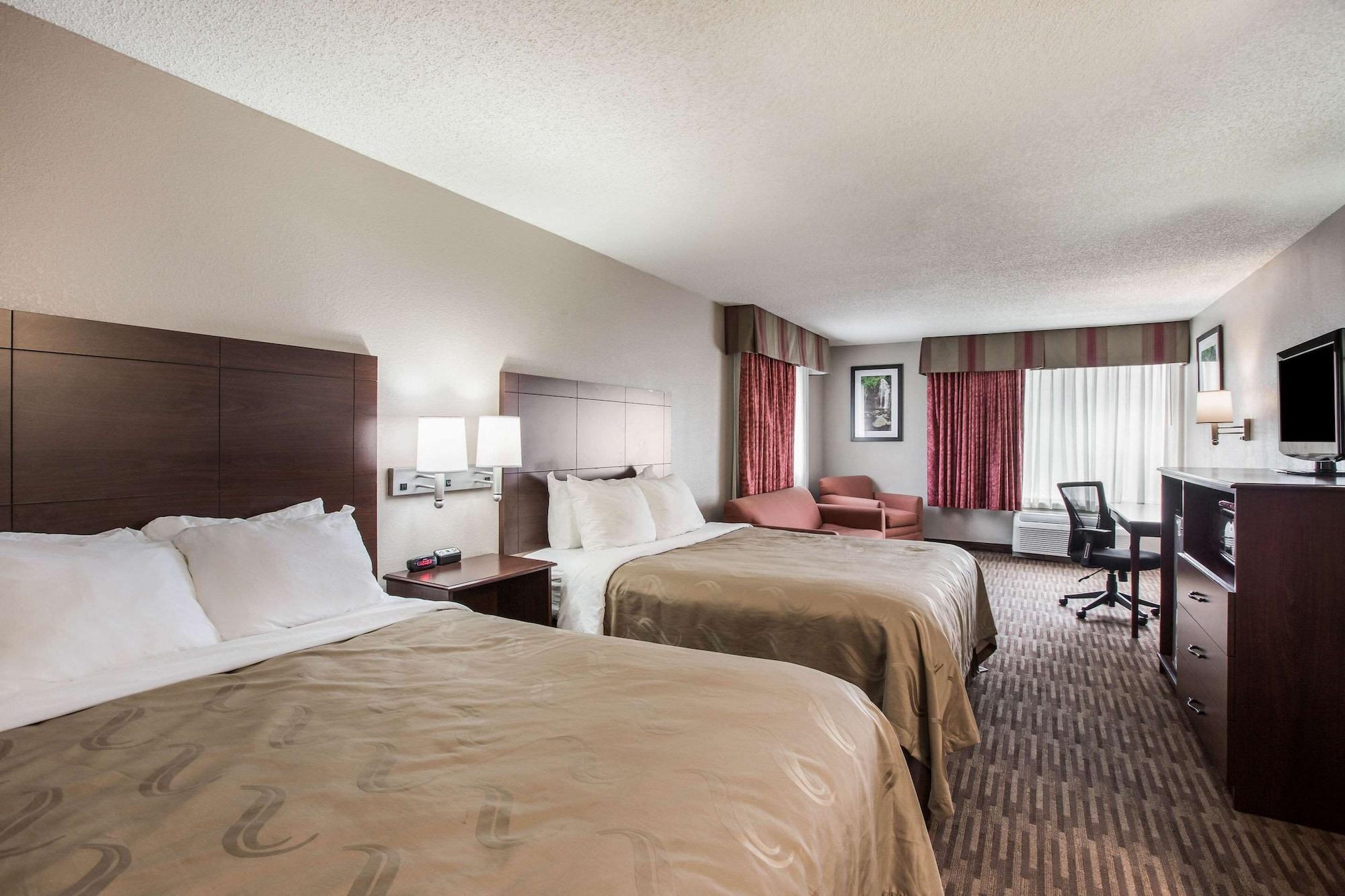Quality Inn & Suites Lawrence - University Area מראה חיצוני תמונה