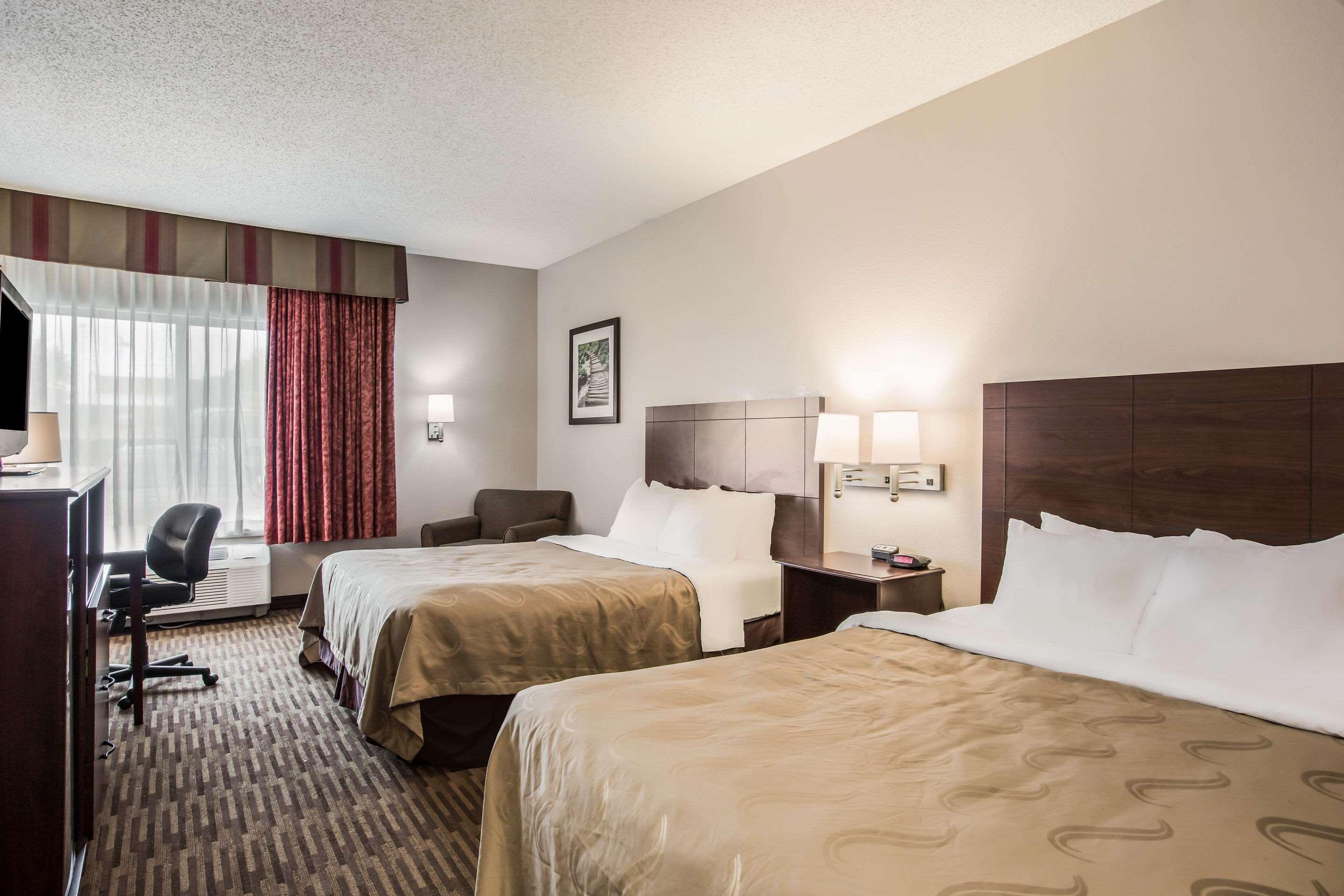 Quality Inn & Suites Lawrence - University Area מראה חיצוני תמונה