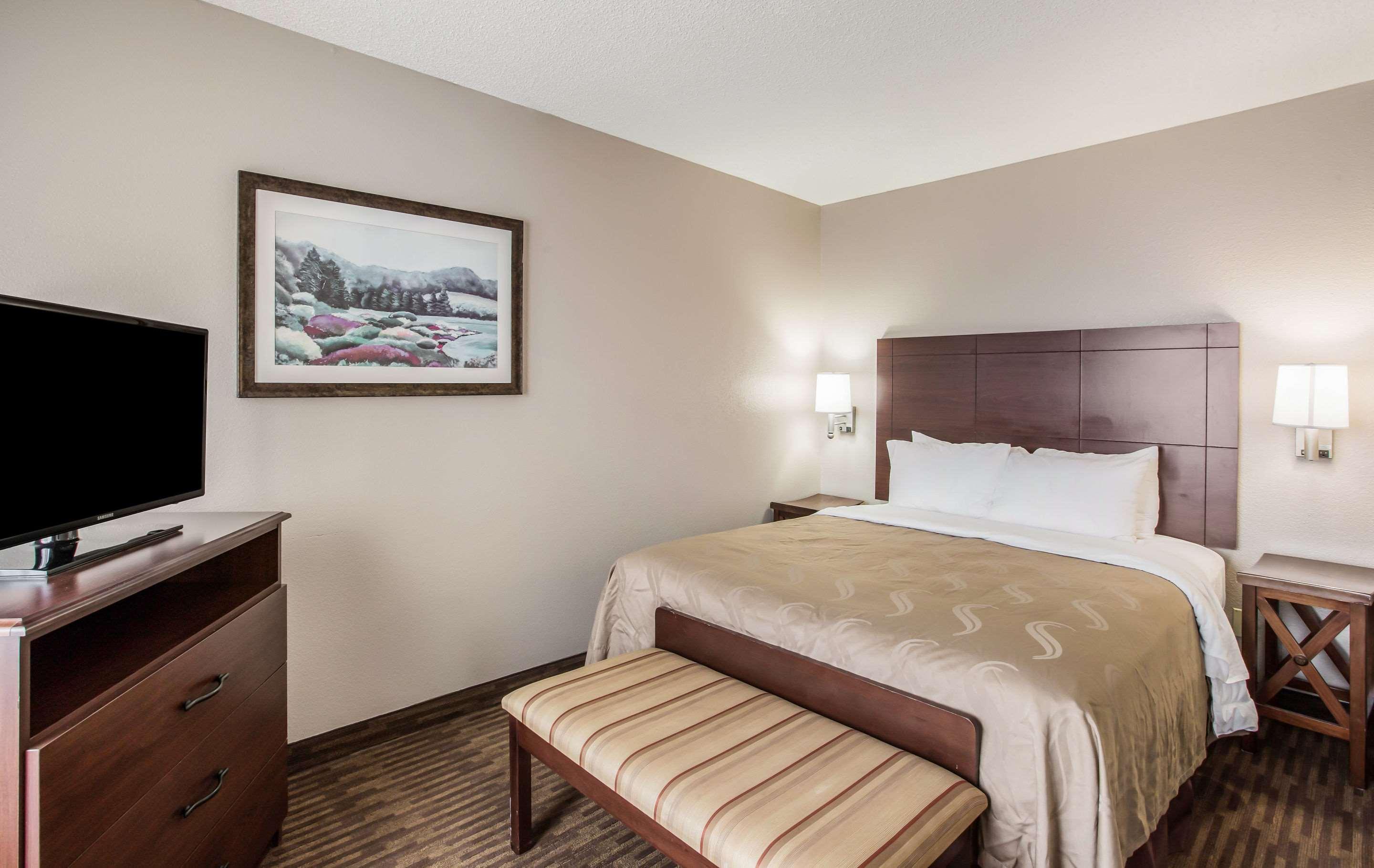 Quality Inn & Suites Lawrence - University Area מראה חיצוני תמונה