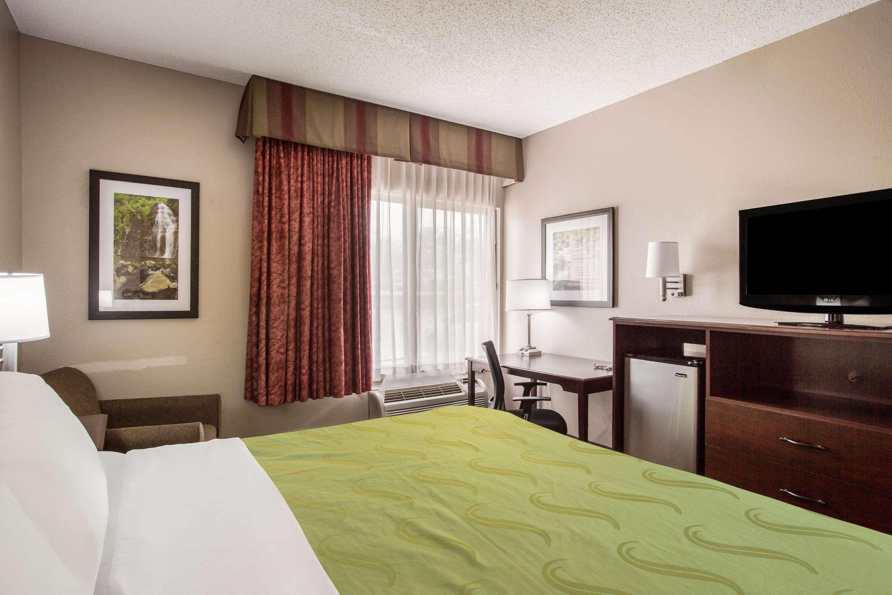 Quality Inn & Suites Lawrence - University Area מראה חיצוני תמונה