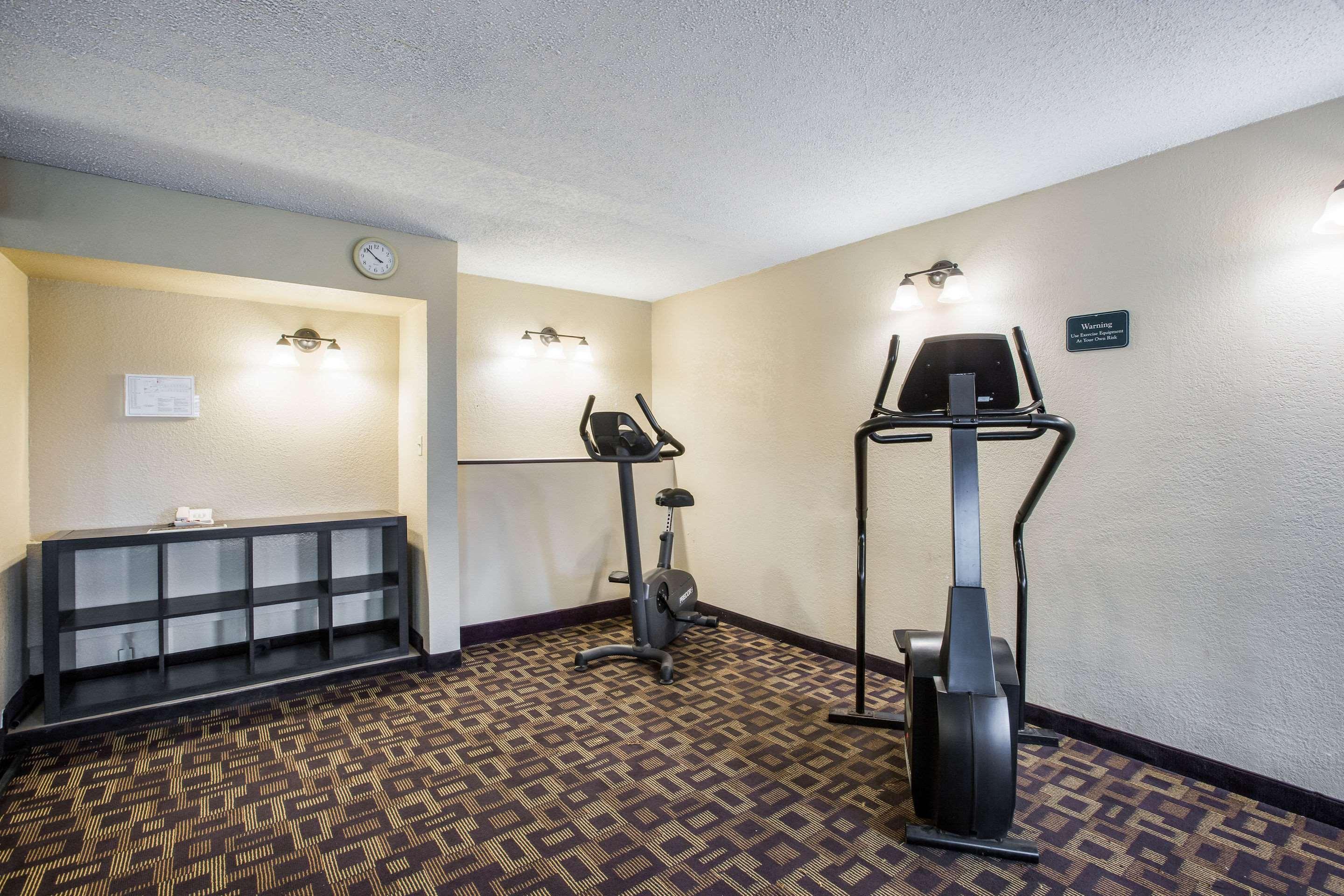 Quality Inn & Suites Lawrence - University Area מראה חיצוני תמונה