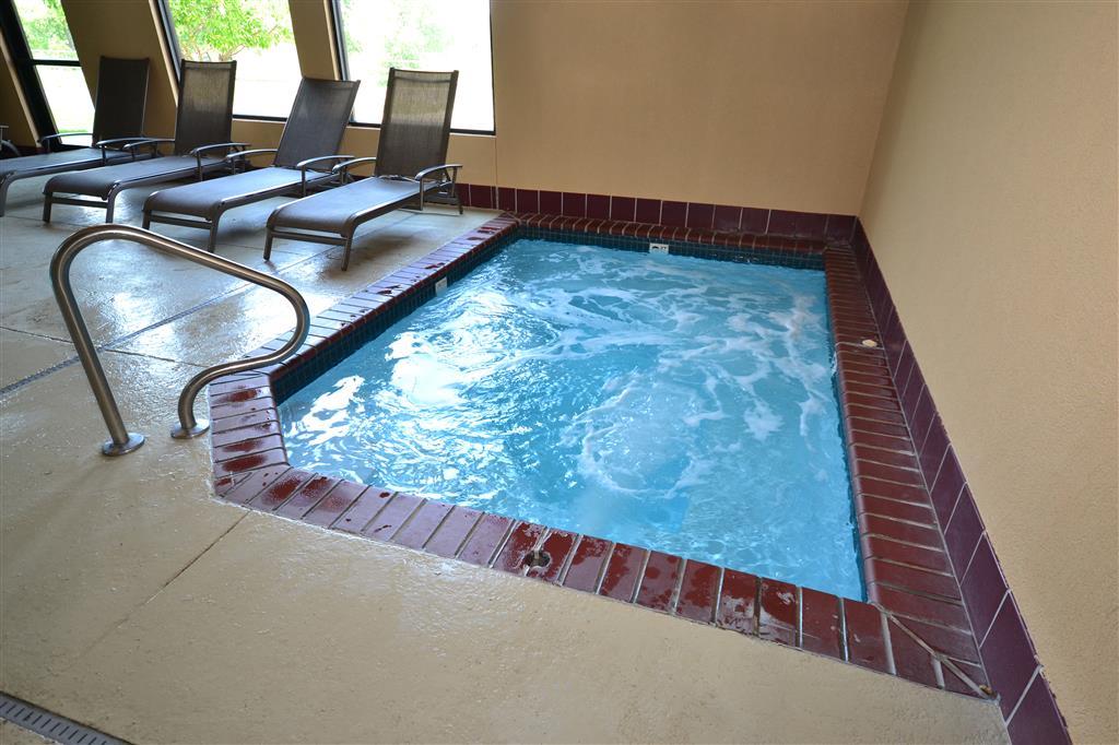 Quality Inn & Suites Lawrence - University Area מראה חיצוני תמונה