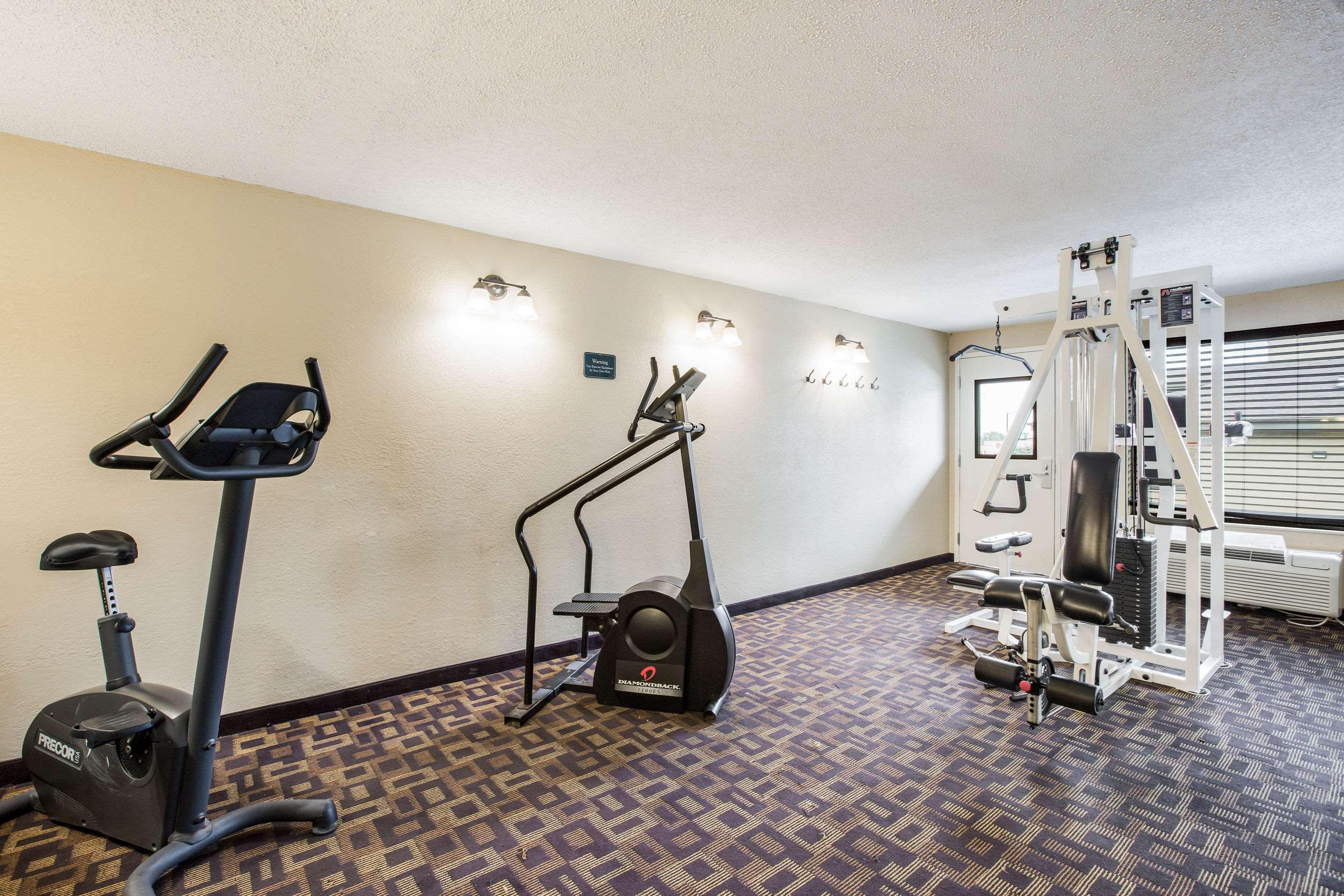 Quality Inn & Suites Lawrence - University Area מראה חיצוני תמונה