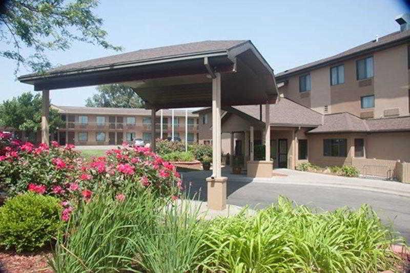 Quality Inn & Suites Lawrence - University Area מראה חיצוני תמונה