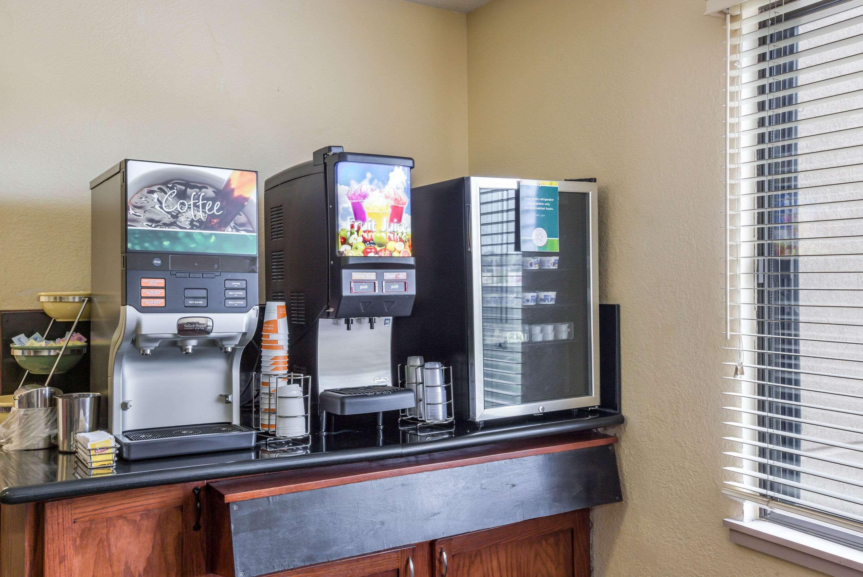 Quality Inn & Suites Lawrence - University Area מראה חיצוני תמונה