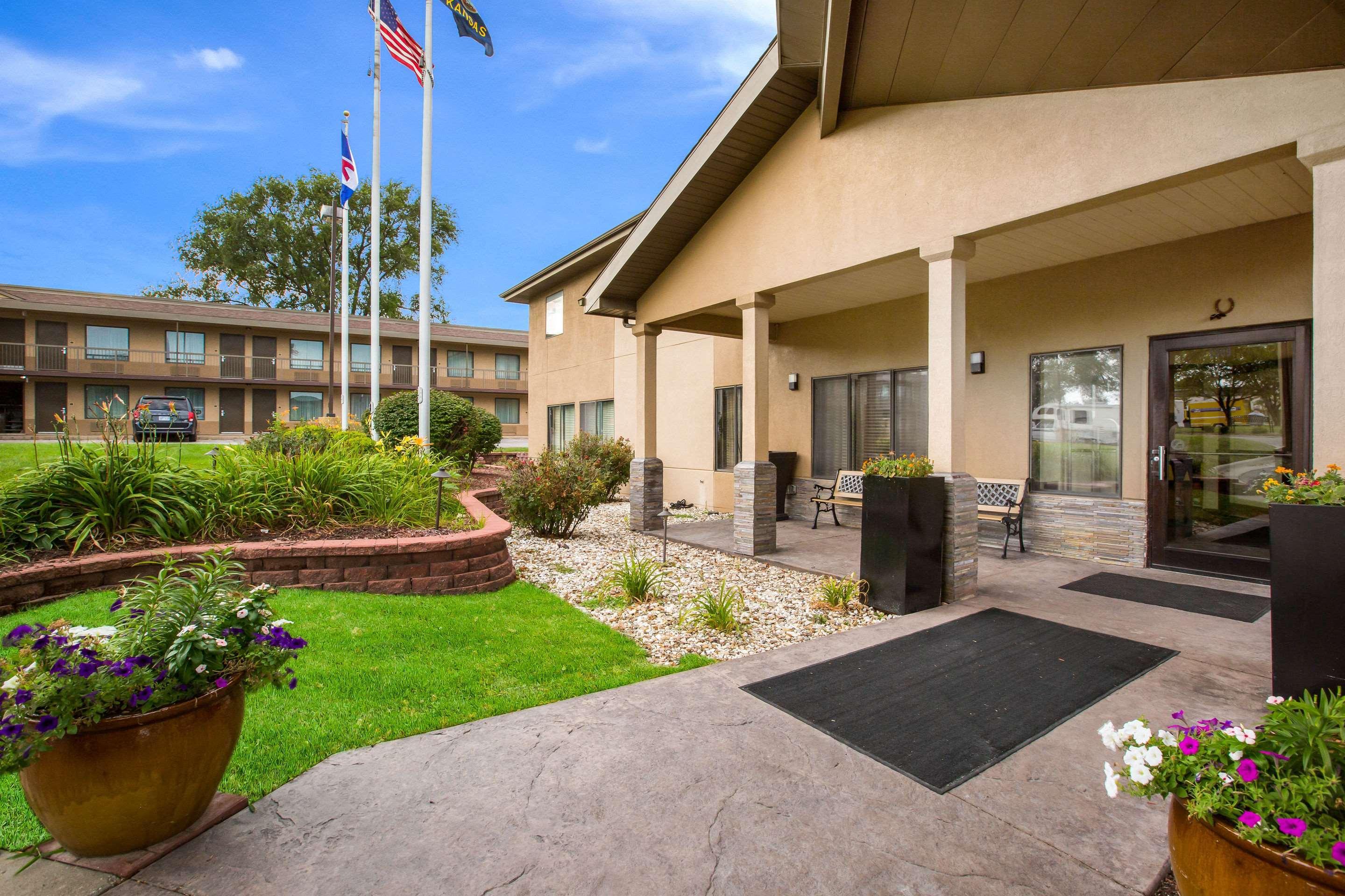 Quality Inn & Suites Lawrence - University Area מראה חיצוני תמונה