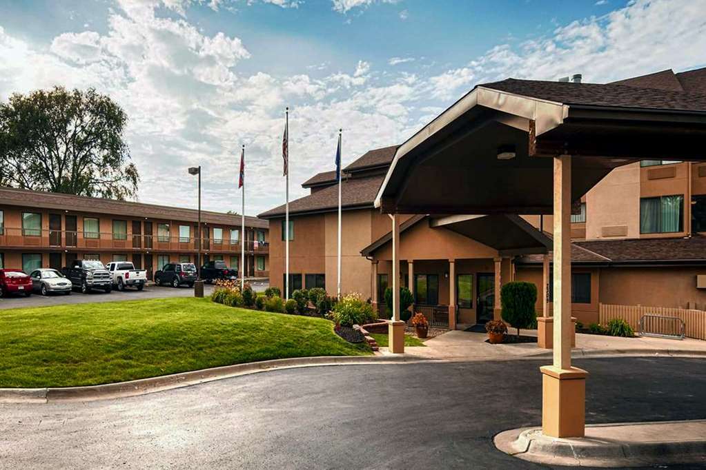 Quality Inn & Suites Lawrence - University Area מראה חיצוני תמונה
