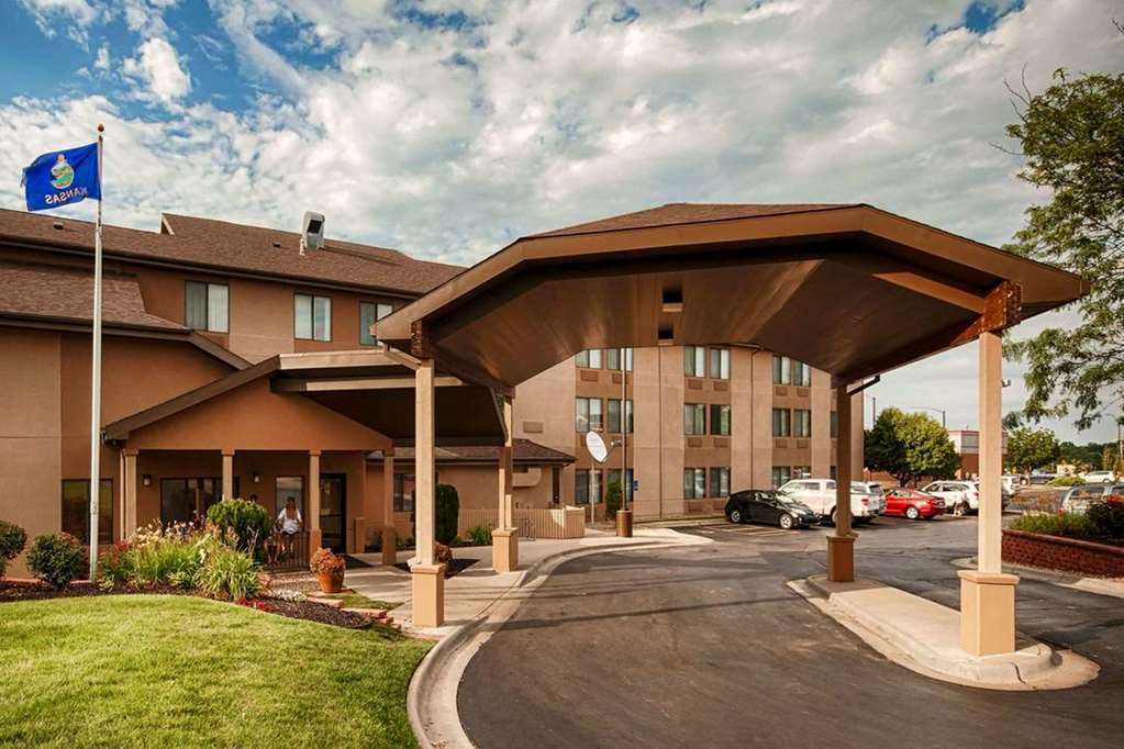 Quality Inn & Suites Lawrence - University Area מראה חיצוני תמונה