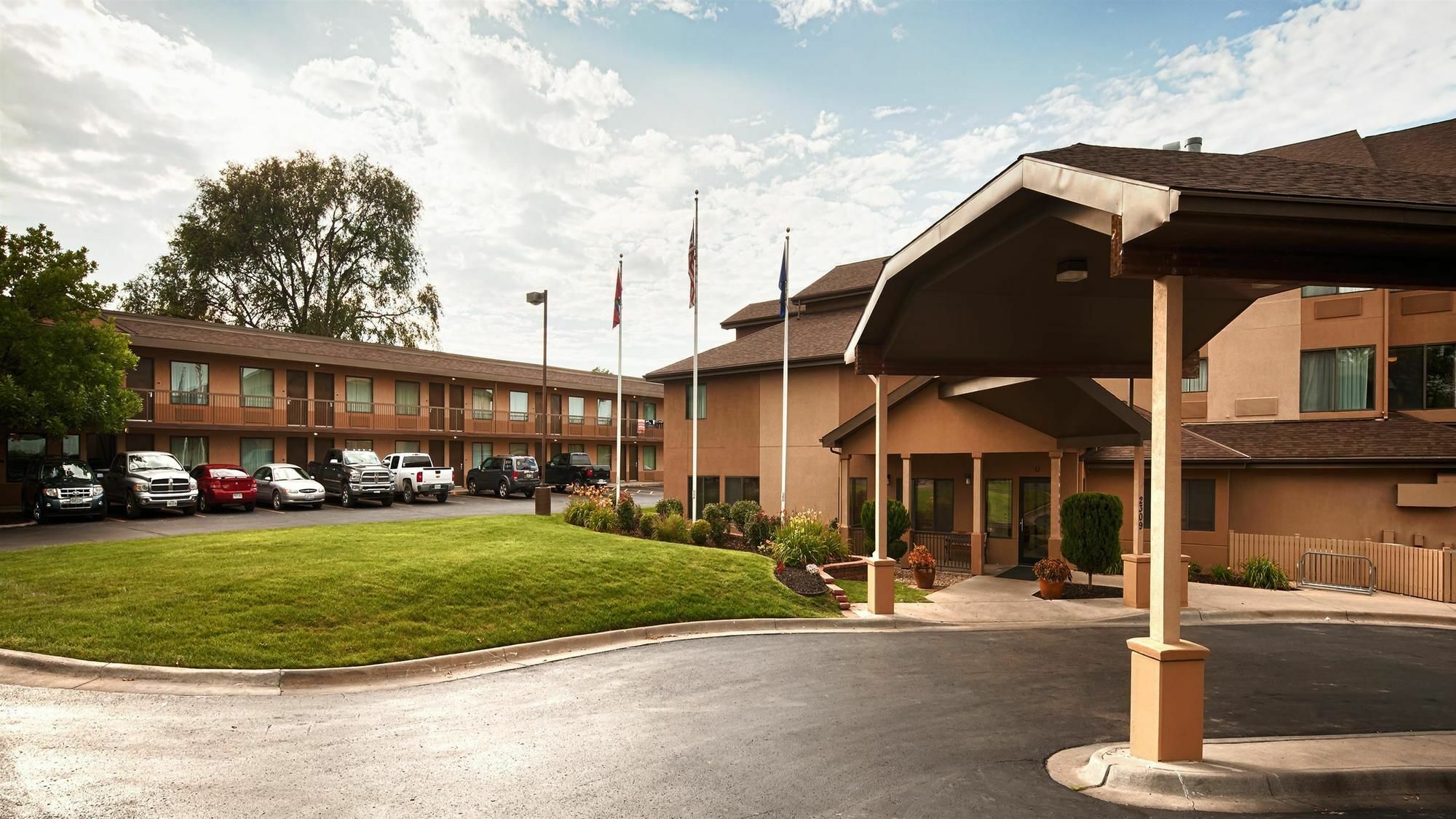 Quality Inn & Suites Lawrence - University Area מראה חיצוני תמונה