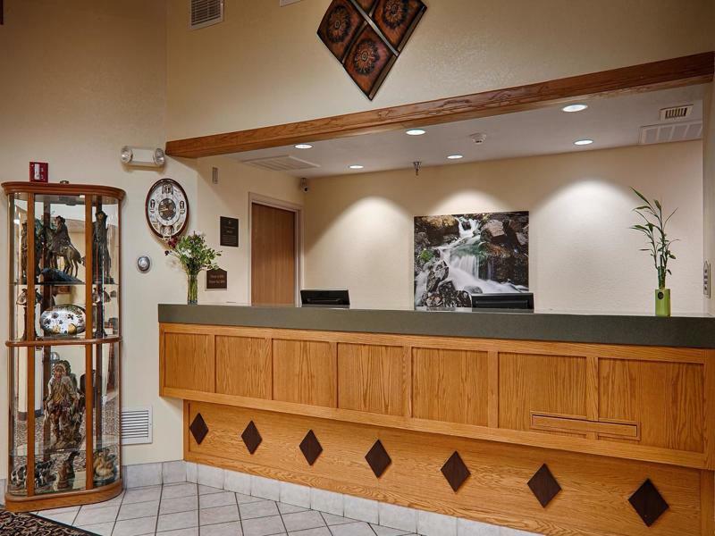 Quality Inn & Suites Lawrence - University Area מראה חיצוני תמונה