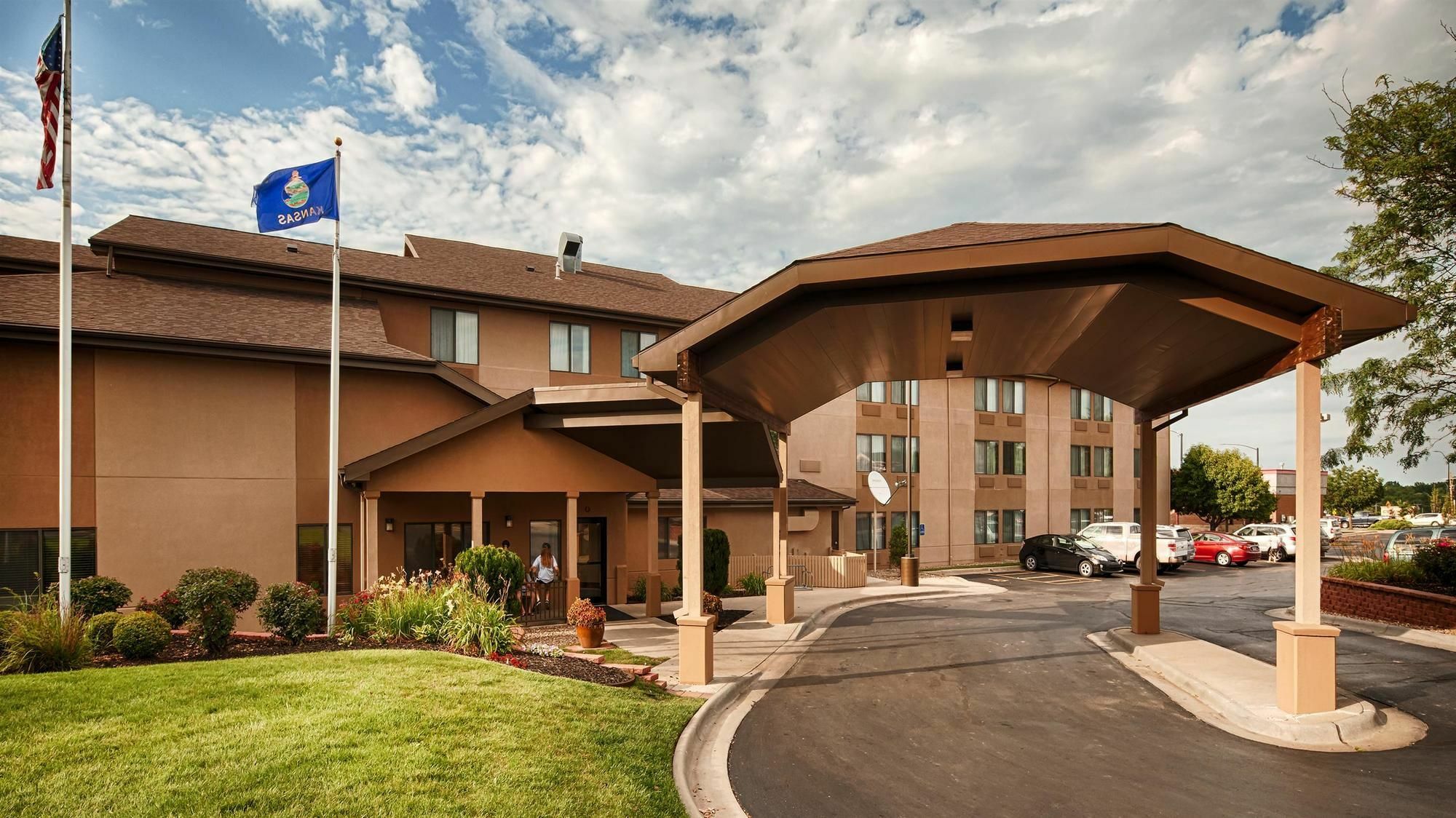 Quality Inn & Suites Lawrence - University Area מראה חיצוני תמונה